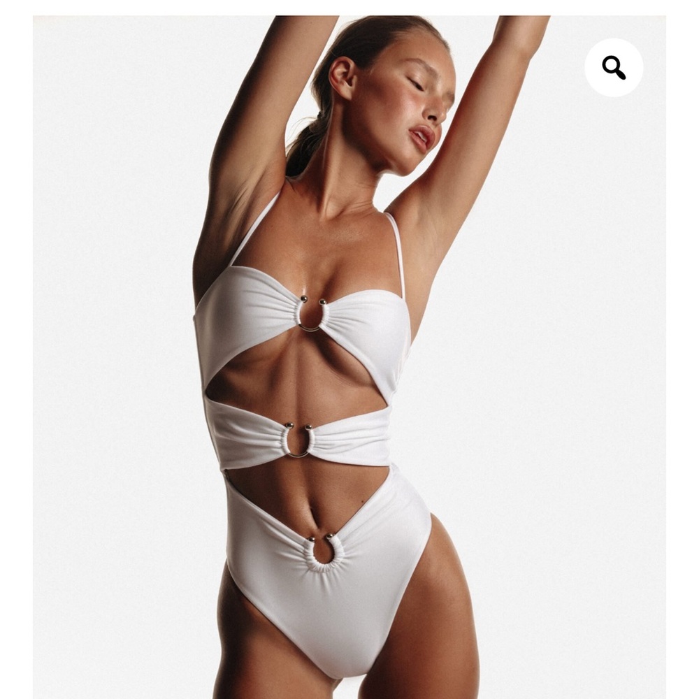 Chic White Cutout Swimsuit with Rings